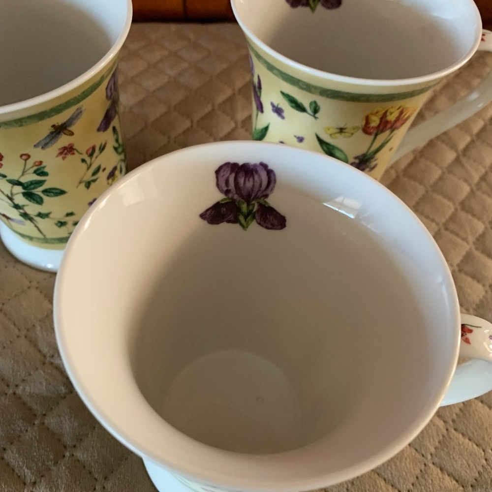 Mugs - Picture 3 of 4